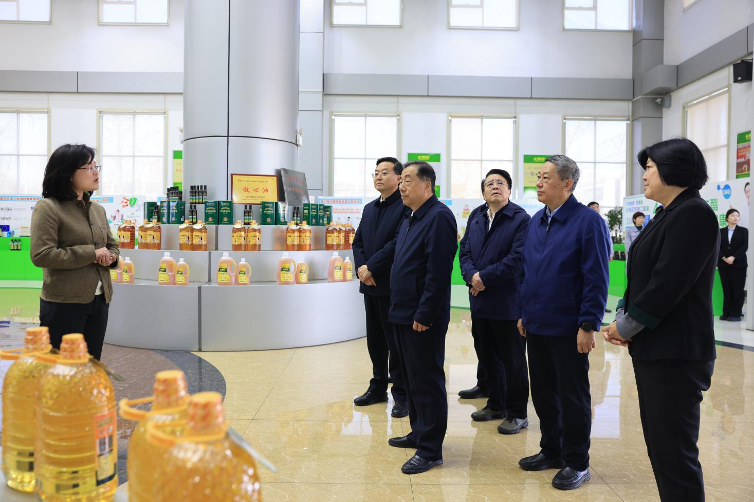 山東省人大常委會(huì)副主任、黨組副書(shū)記孫立成來(lái)山東三星集團(tuán)調(diào)研